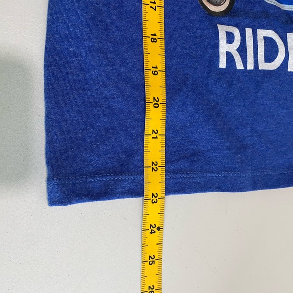 🔥🔥Minion keep calm shirt size medium - Picture 4 of 6